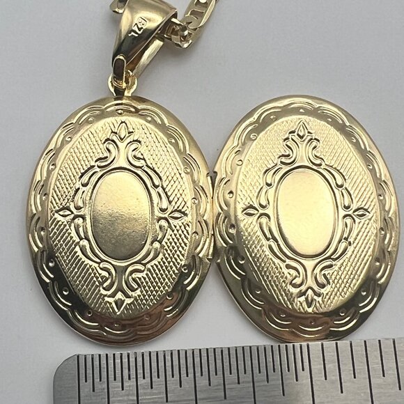 Beautiful BZL Locket and chain - Picture 2 of 12